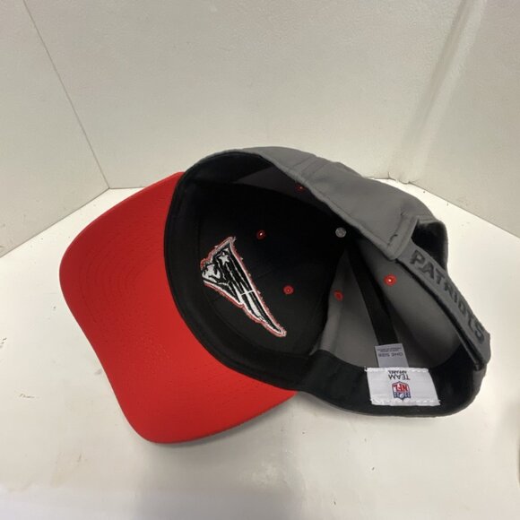 New England Patriots StrapBack Hat Cap Team OSFA NFL Football - Black Silver - Picture 5 of 6